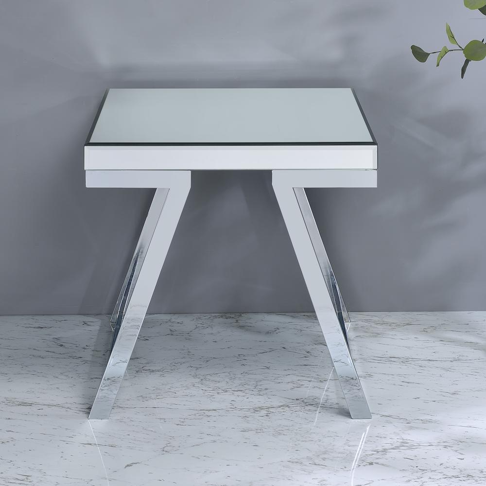 Alfresco Mirrored Top Square End Table. Picture 1