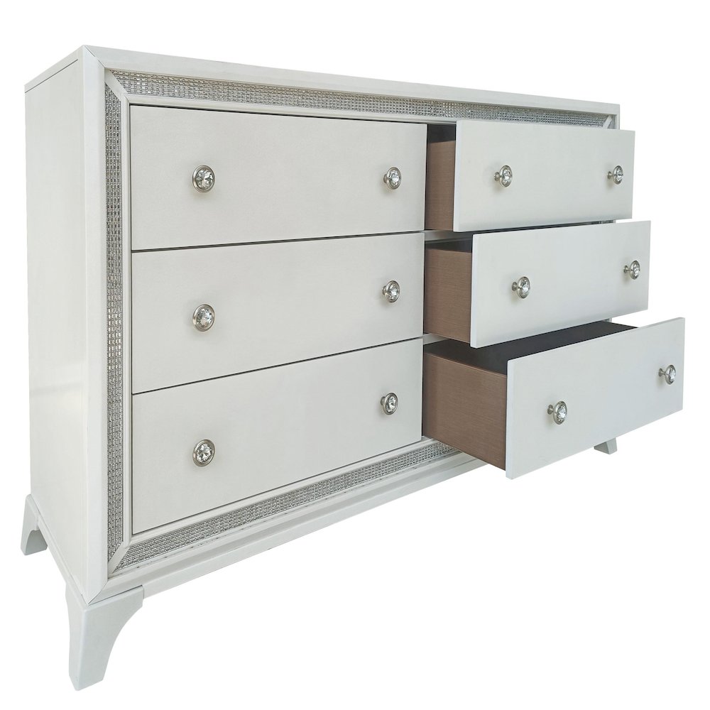 Cassie Dresser. Picture 2