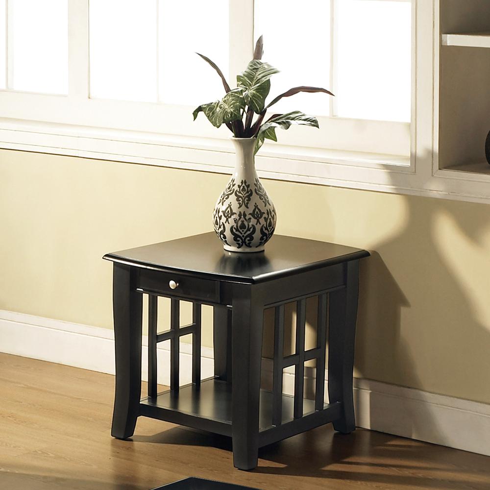 Cassidy End Table 23"x28"x23". Picture 1