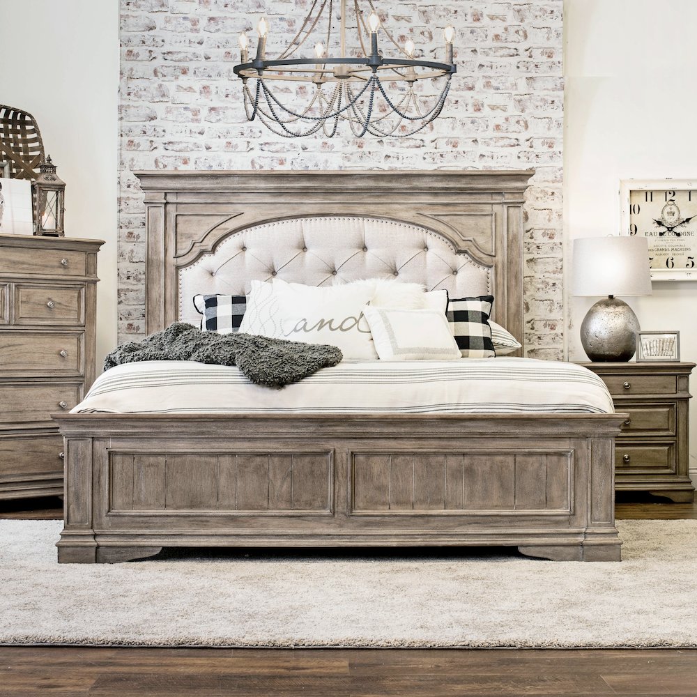 Highland Park King Bed Driftwood. Picture 4