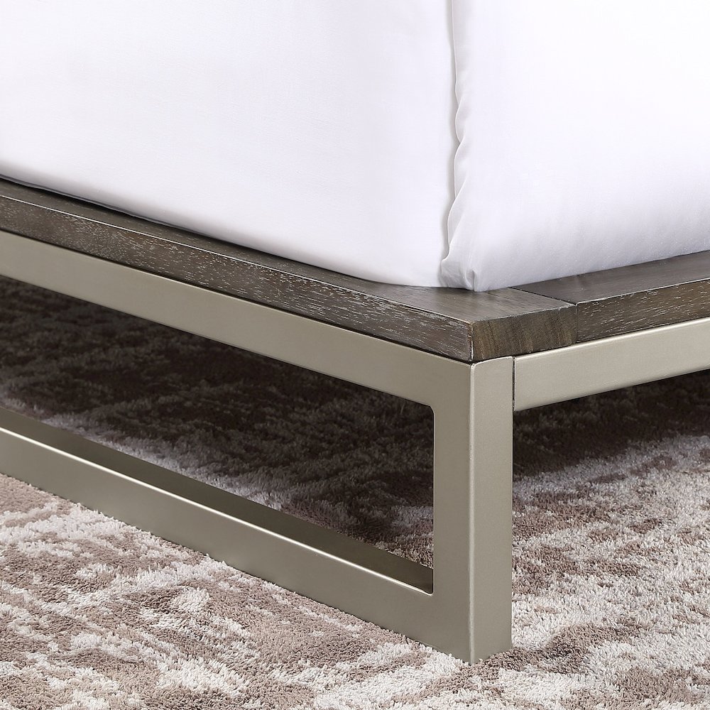Broomfield King Bed. Picture 3
