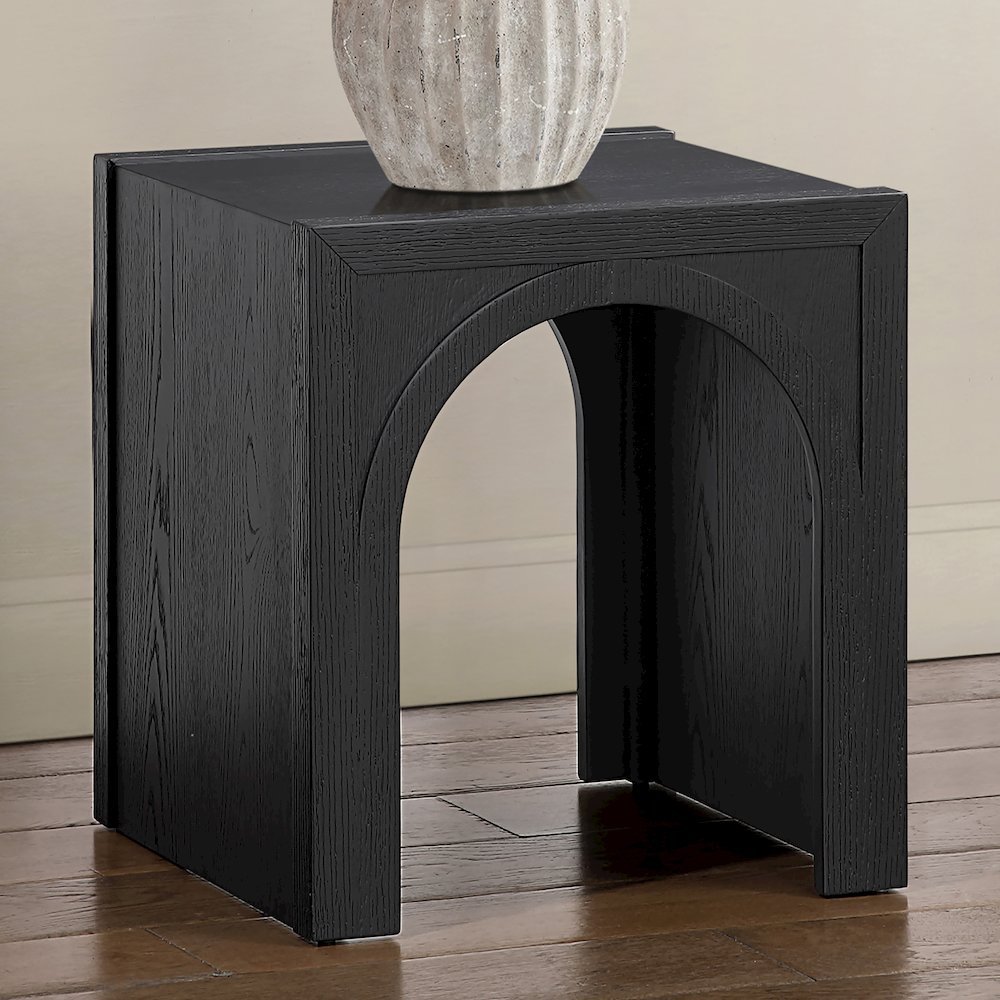 Fitzgerald End Table. Picture 3