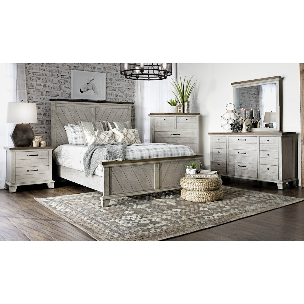 Bear Creek Queen Bed. Picture 5