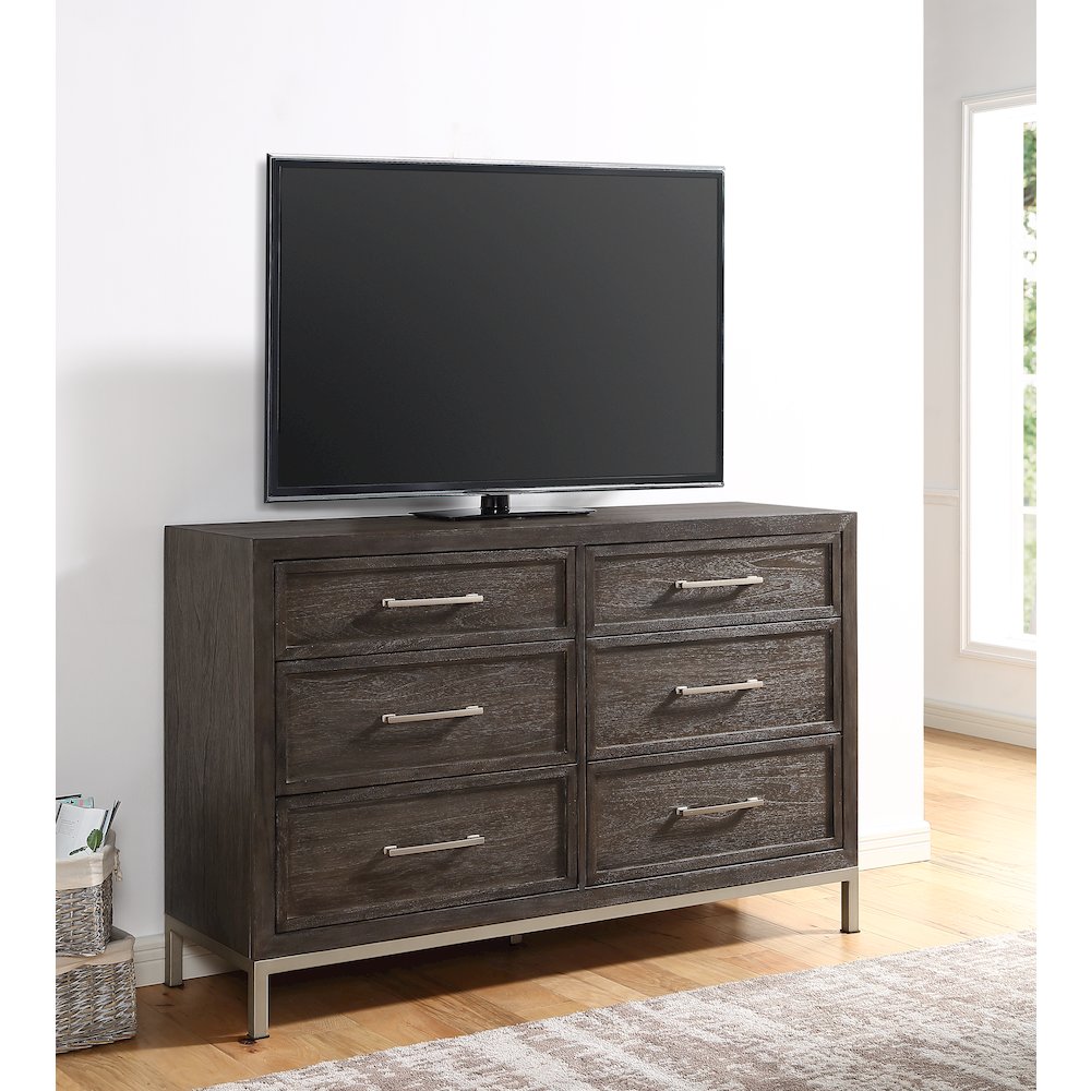 Broomfield Dresser. Picture 2