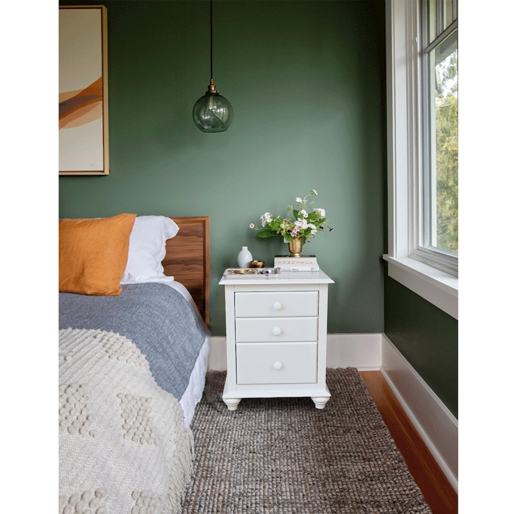 Solid Wood 3-Drawer Nightstand, Classic White Bedside Table with Tiered Storage. Picture 3