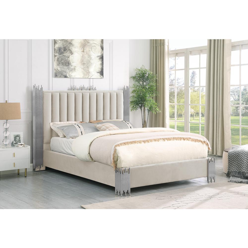 Eastern King size Cream velvet bed with silver corners (Platform). Picture 3