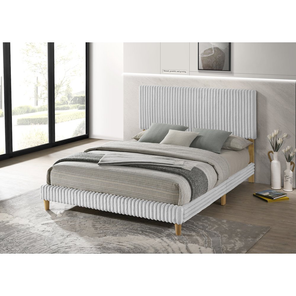 Queen size panel bed with wodden legs in Light gray color. Picture 3