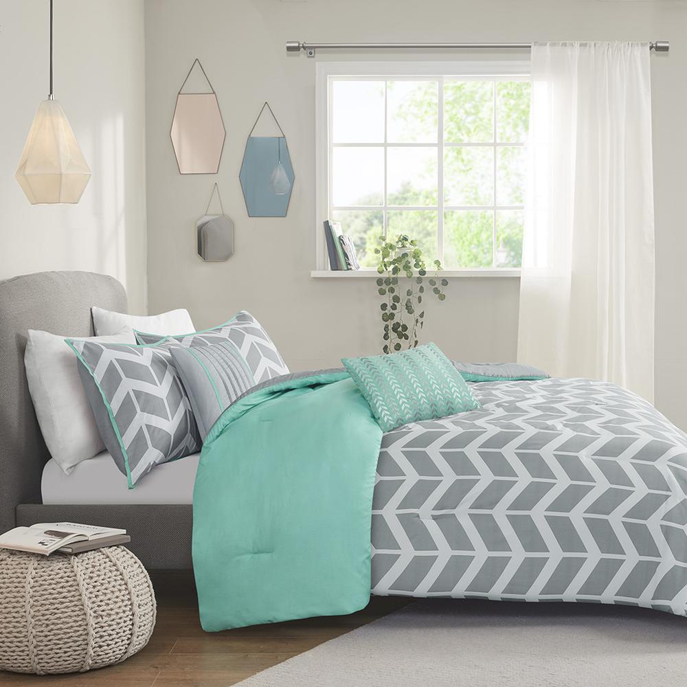 Comforter Set. Picture 1