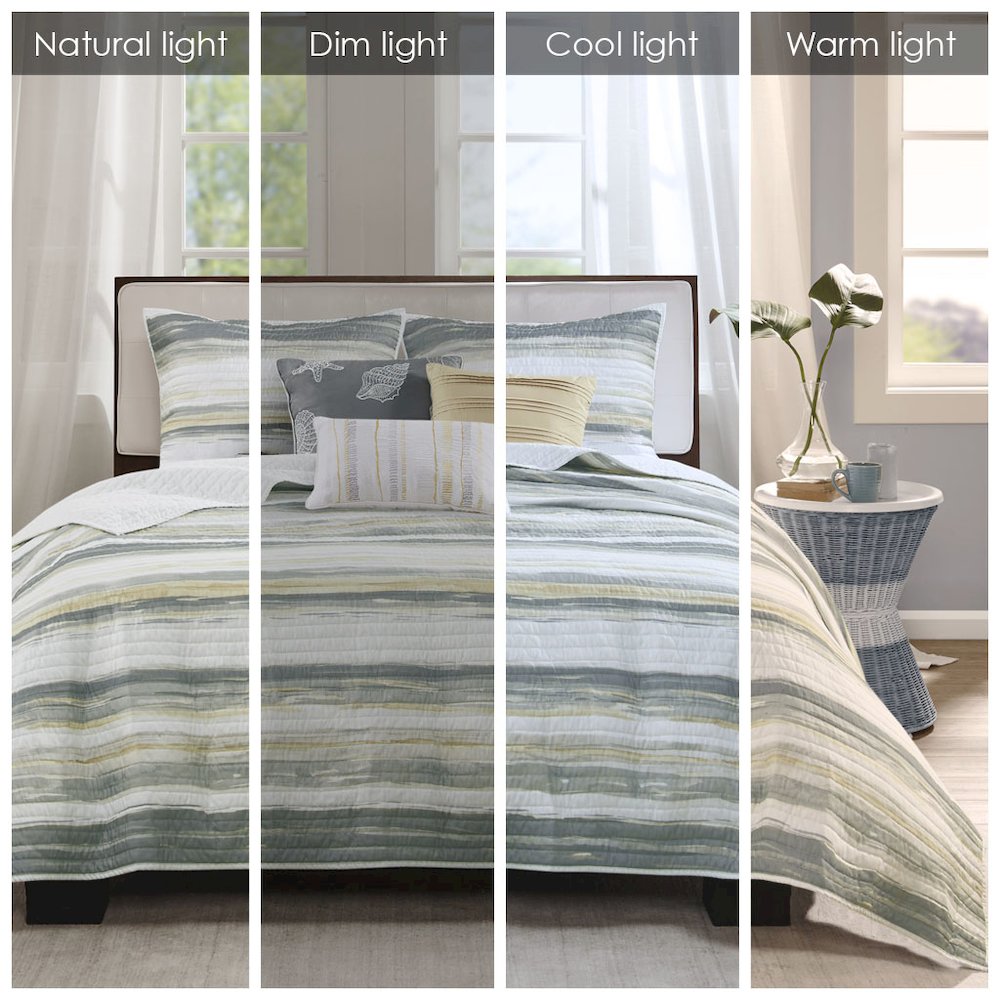 6 Piece Printed Quilt Set with Throw Pillows. Picture 3