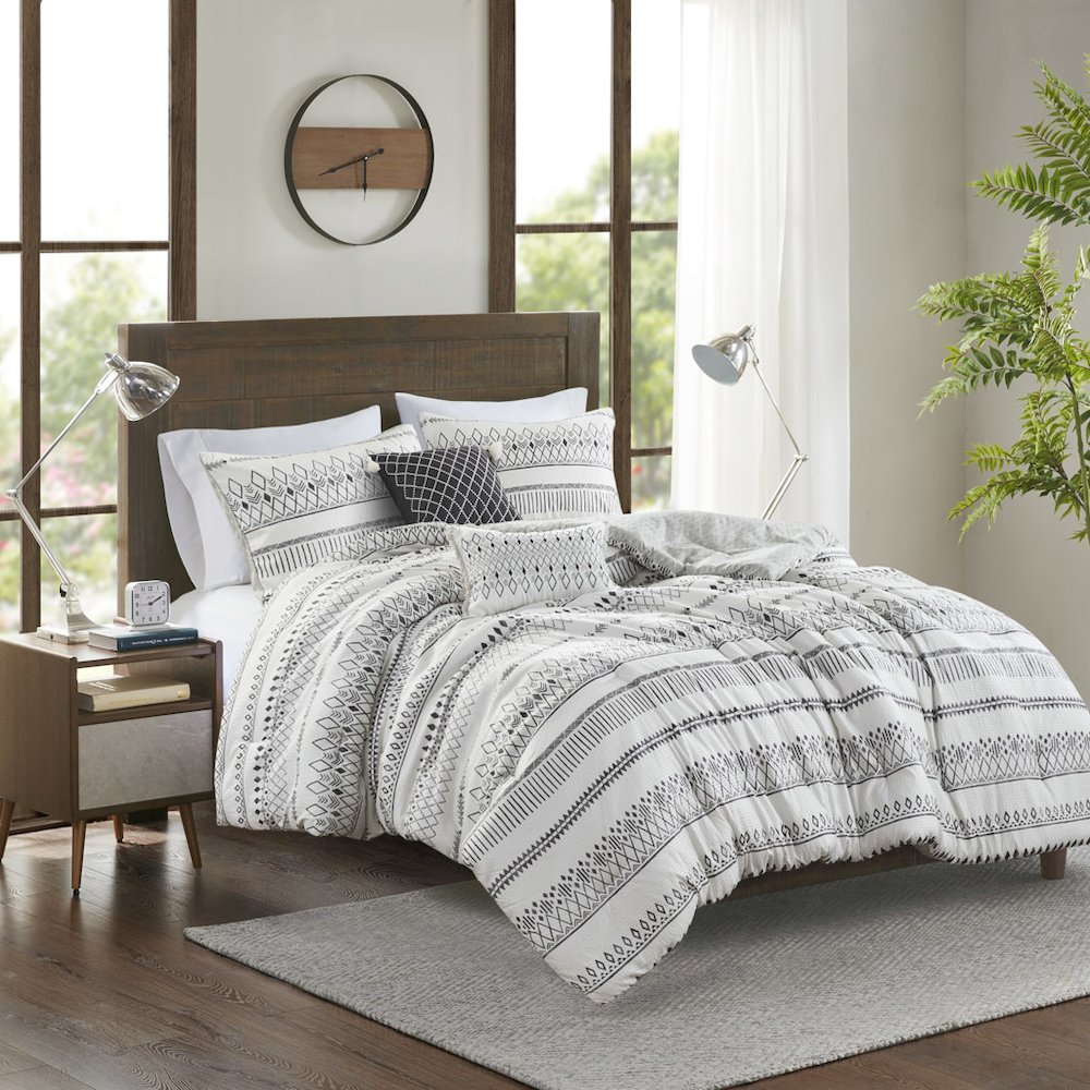 5 Piece Printed Seersucker Comforter Set with Throw Pillows. Picture 1