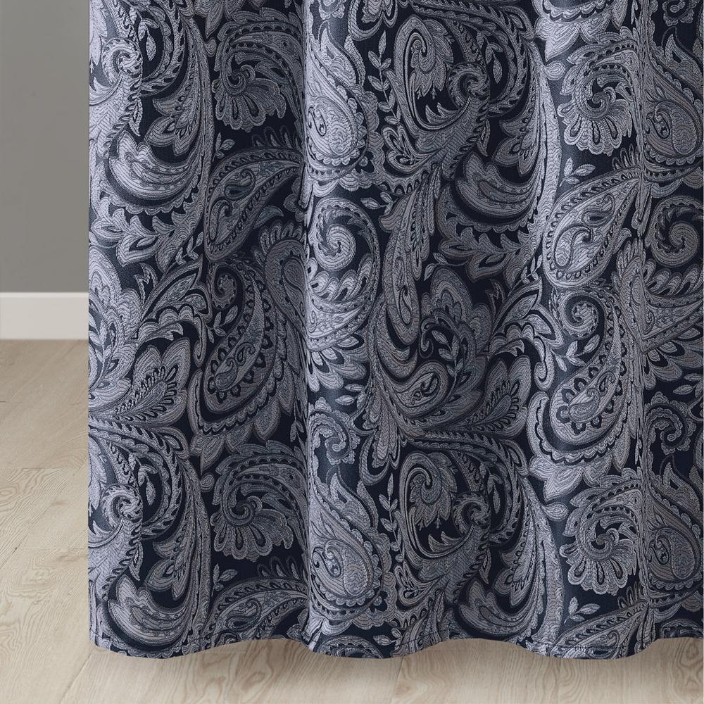 Jacquard Shower Curtain. Picture 3