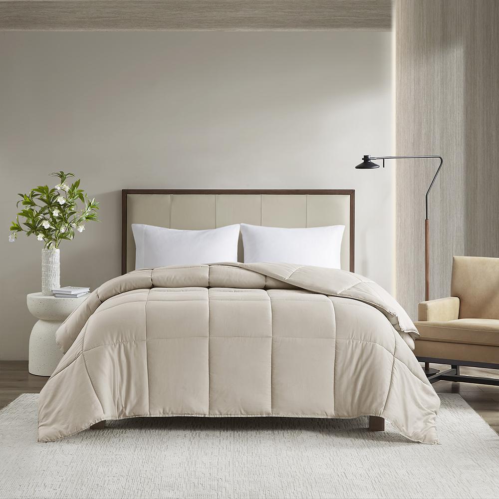 300 Thread Count Cotton Shell Luxury Down Alternative Comforter. Picture 1