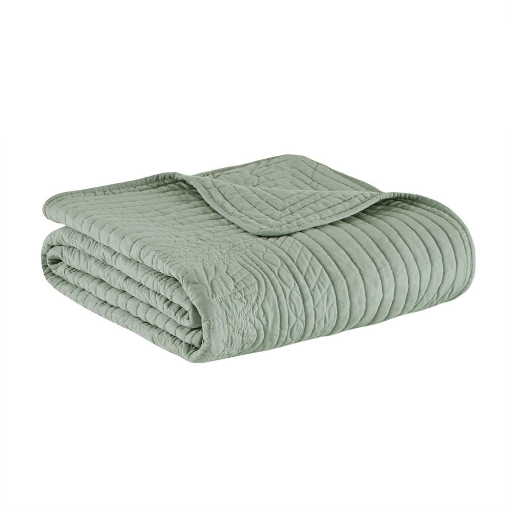 Oversized Quilted Throw with Scalloped Edges. Picture 3