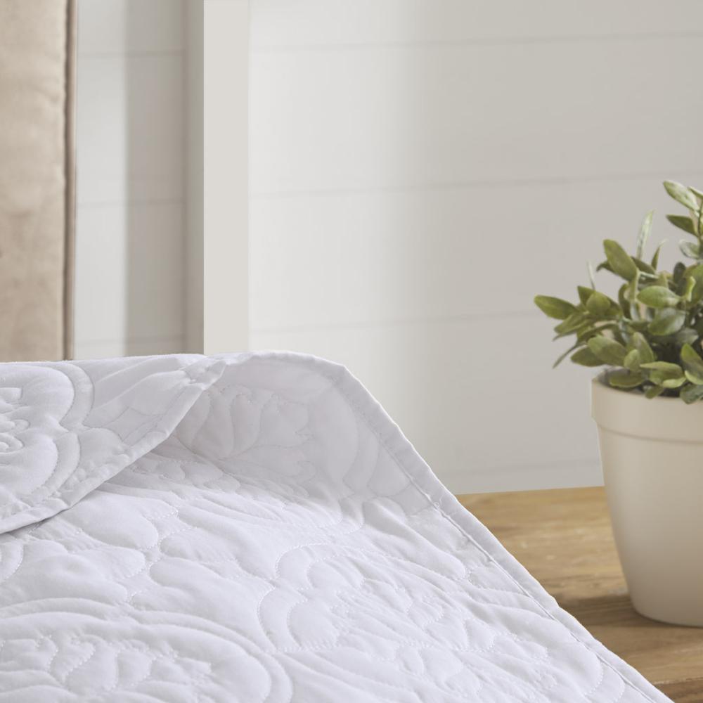 Oakley 3 Piece Reversible Bedspread Set, White color. Picture 2