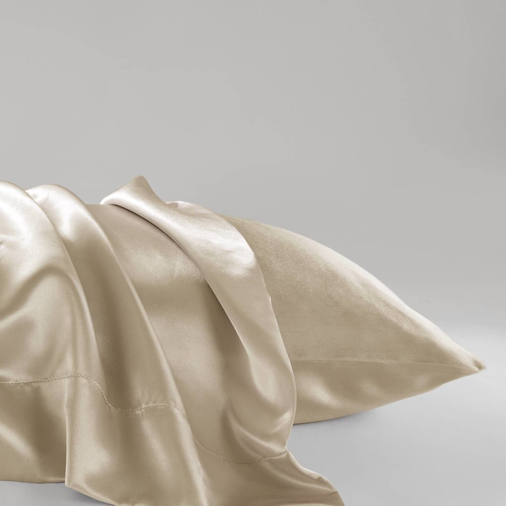 Satin Luxury 2 PC Pillowcases in Champagne. Picture 4