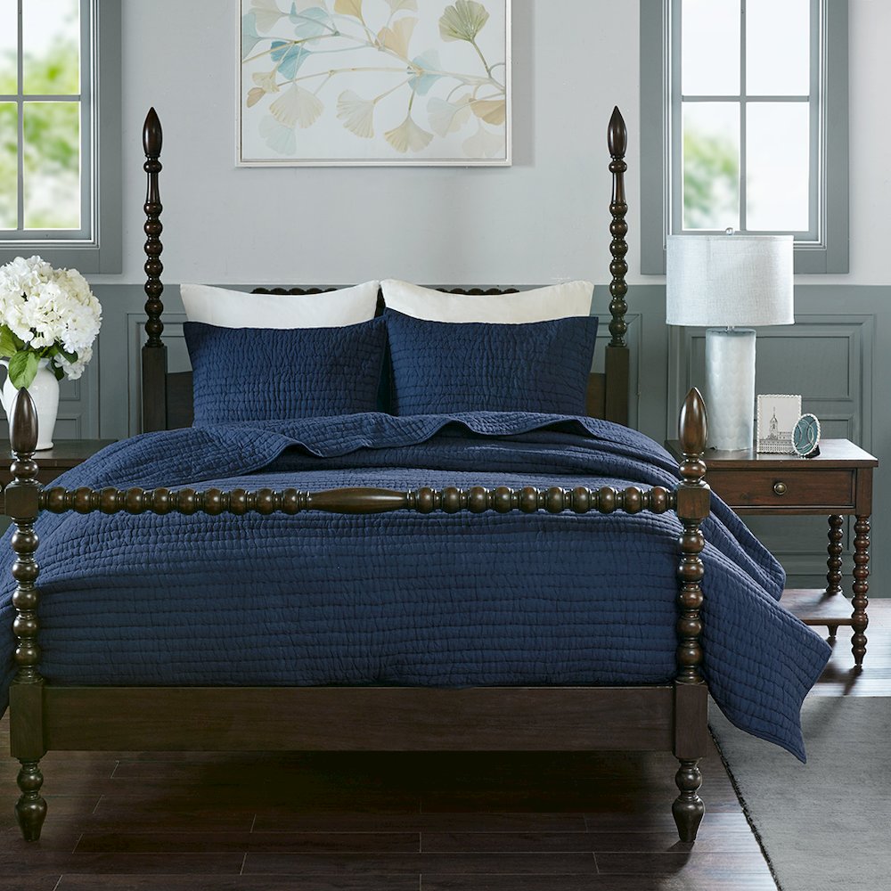 3 Piece Hand Quilted Cotton Quilt Set. Picture 1