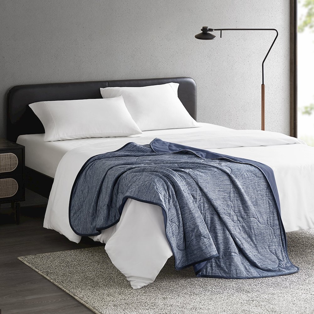 Cooling Touch Down Alternative Throw in Navy Color. Picture 4