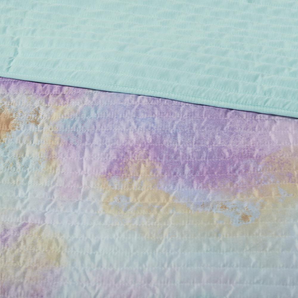 Watercolor Tie Dye Printed Quilt Set with Throw Pillow. Picture 3