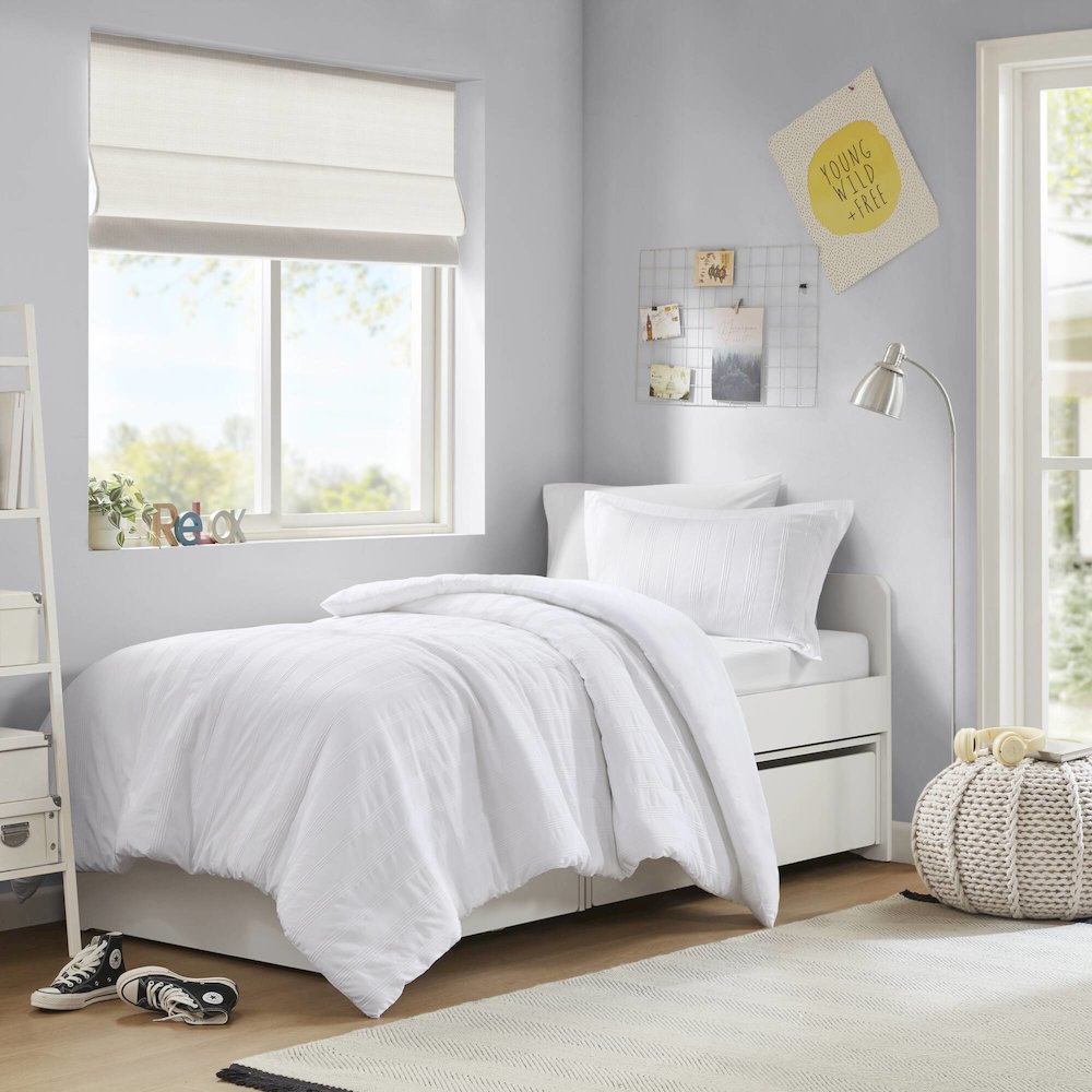 Logan Woven Striped Duvet Set, White color. Picture 1