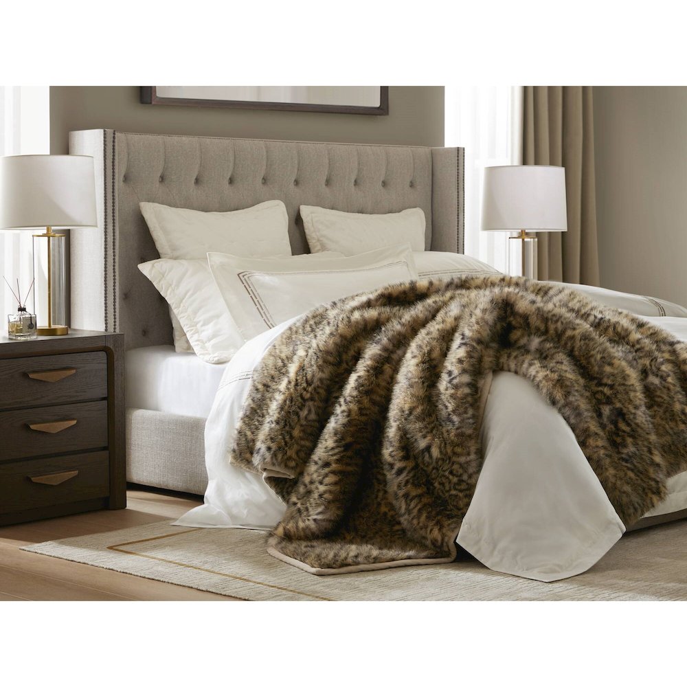 Botswana Animal Print Faux Fur Throw Blanket, Leopard color. Picture 2