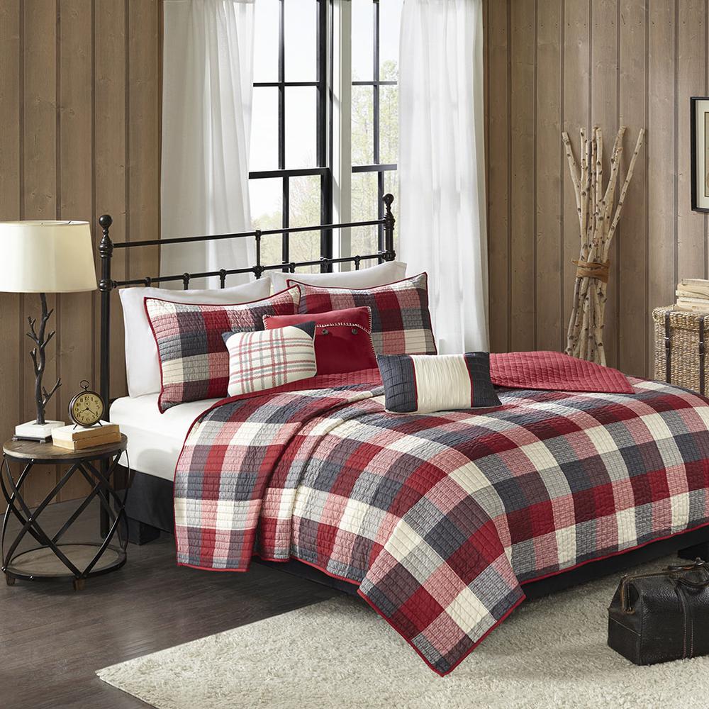 6 Piece Printed Herringbone Quilt Set with Throw Pillows. Picture 4