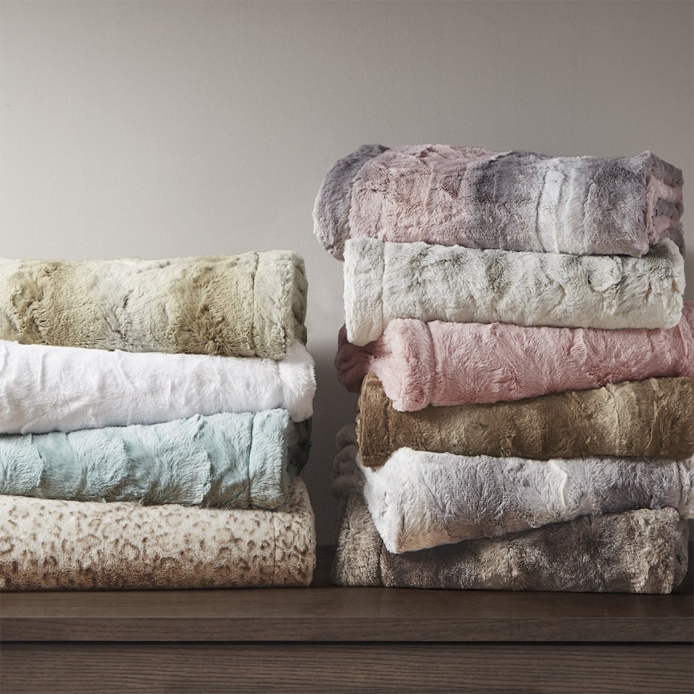 Oversized Faux Fur Throw. Picture 1