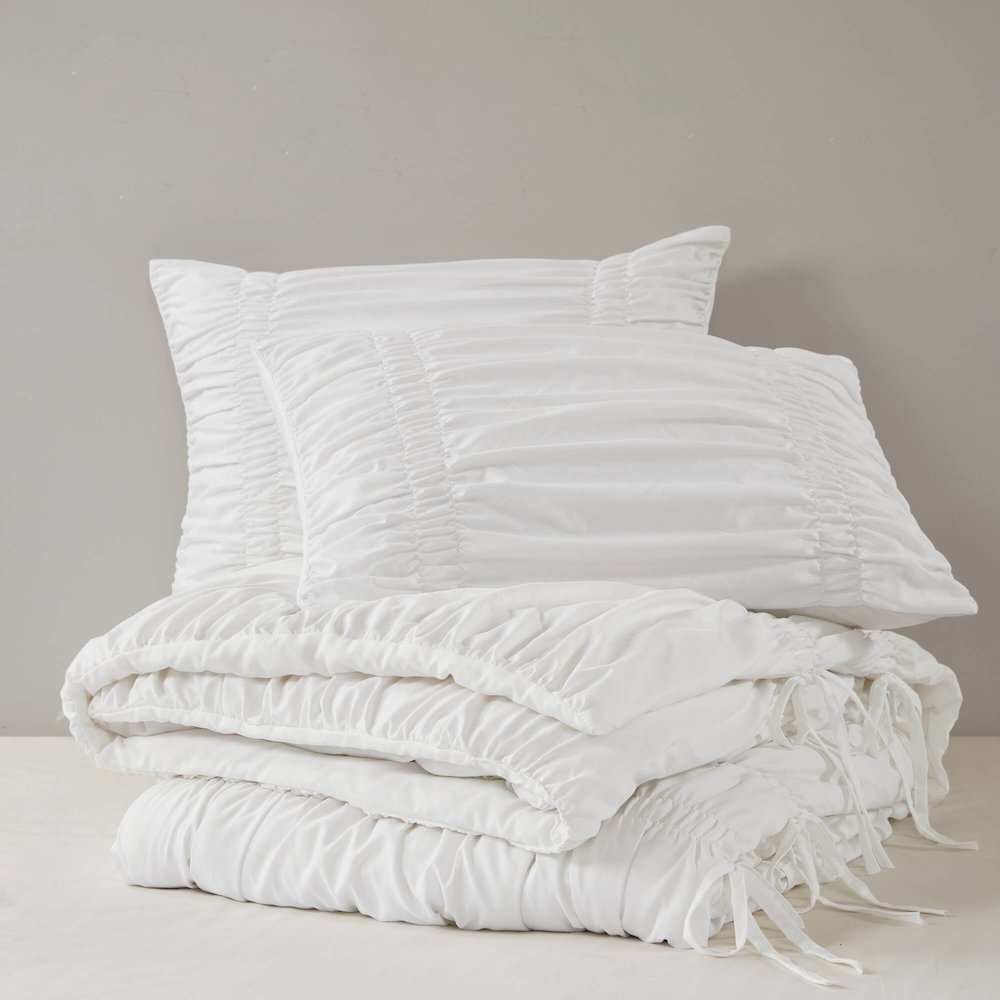 Mia Comforter Set, White color. Picture 2