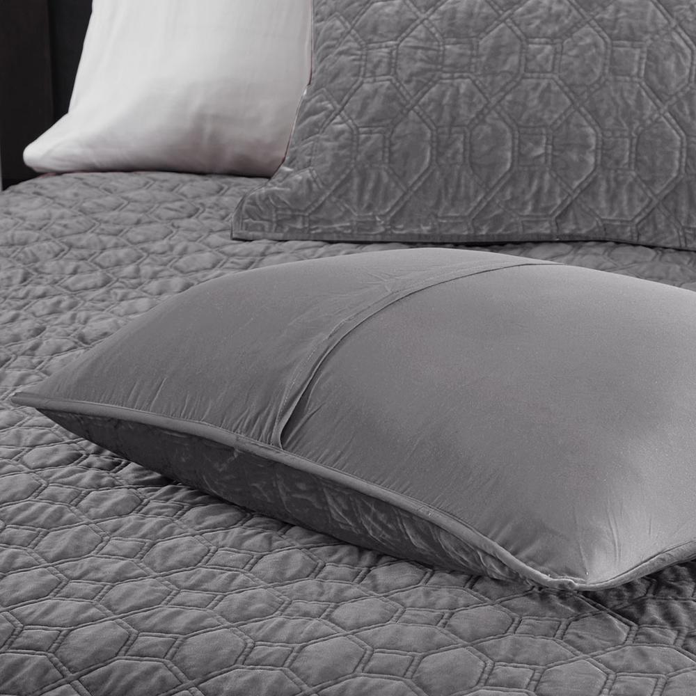 Harper 3 Piece Velvet Quilt Set, Grey color. Picture 2