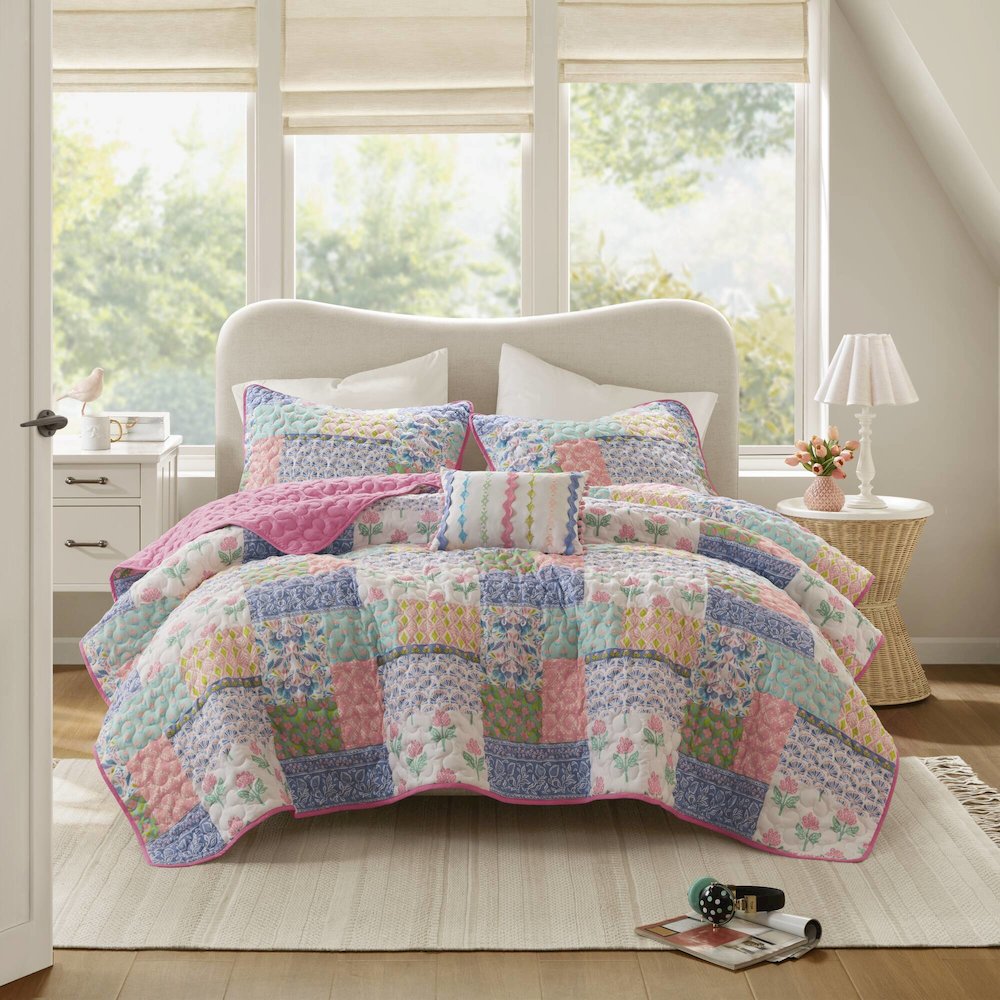 Nellie 4pcs Quilt Set, Pink color. Picture 2