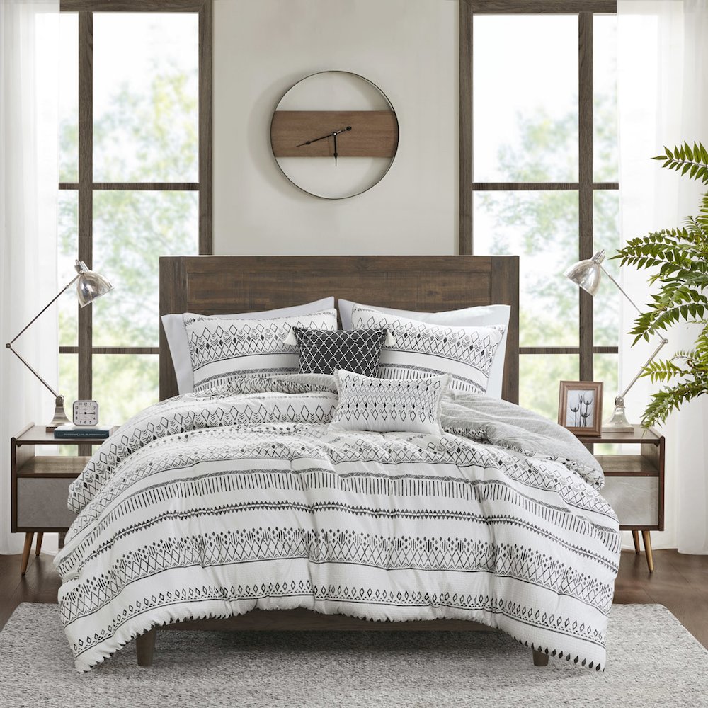 5 Piece Printed Seersucker Comforter Set with Throw Pillows. Picture 5