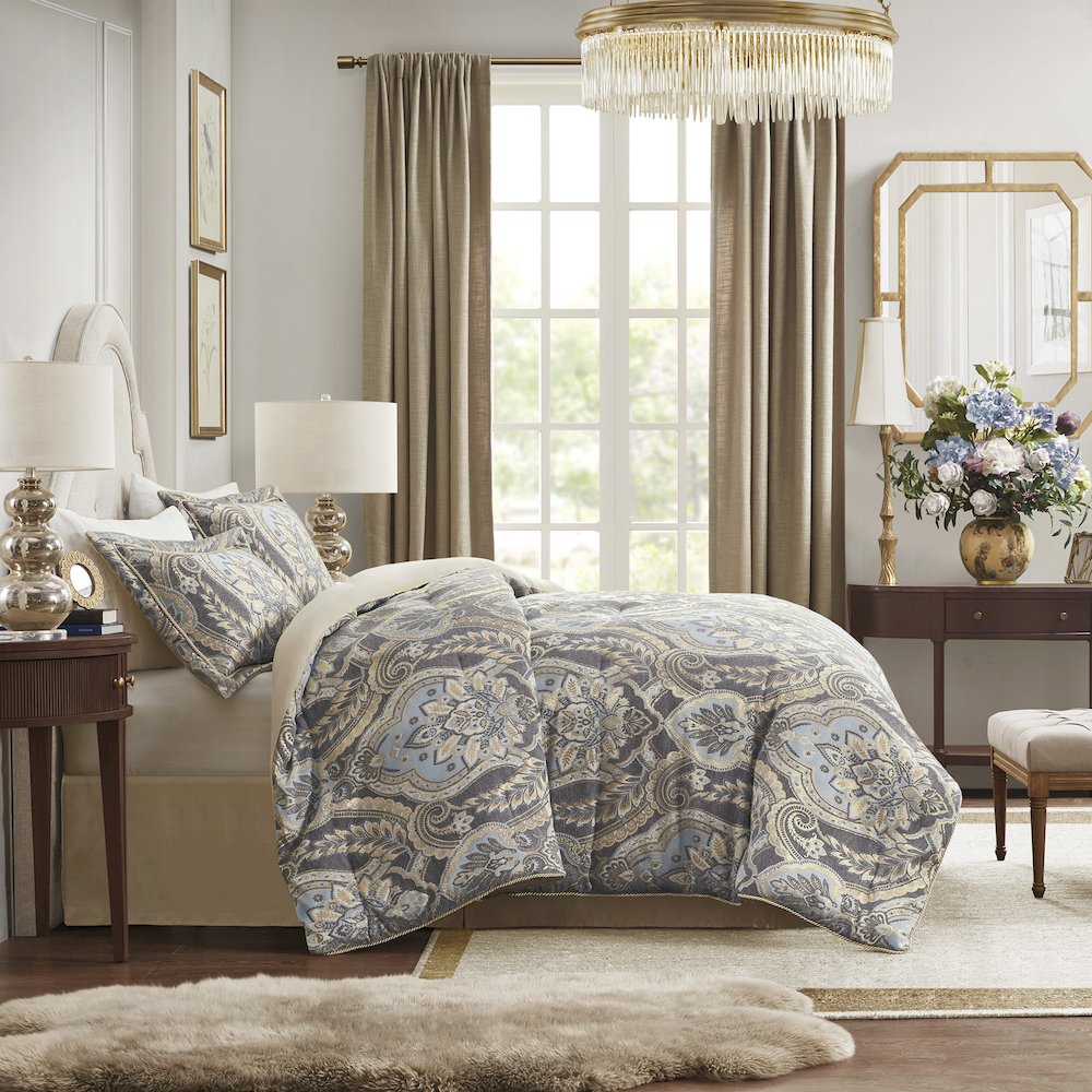 4 Piece Comforter Set. Picture 2