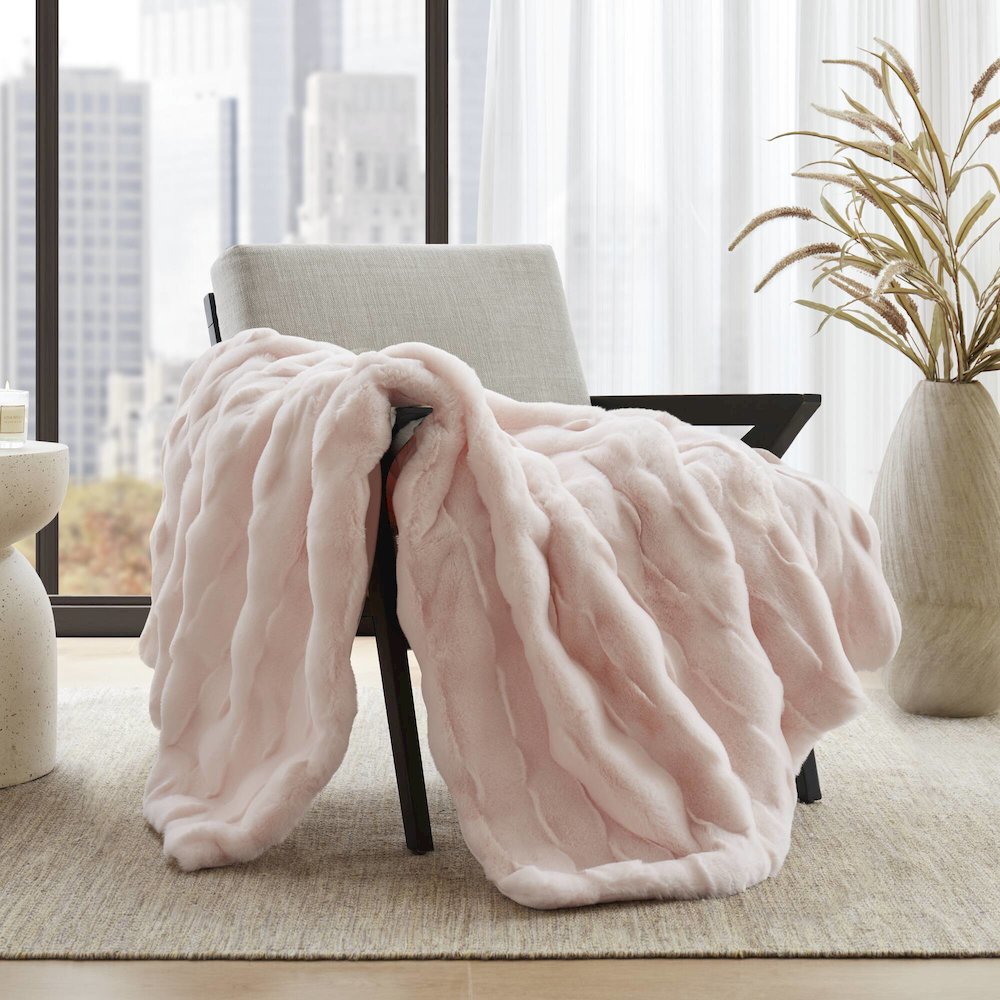 Vivienne Faux Fur Throw, Pink color. Picture 3