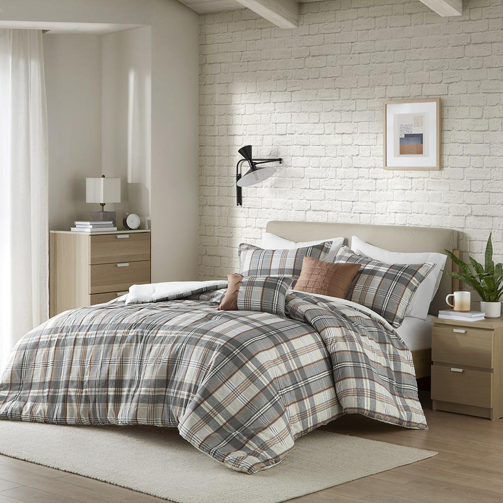 Plaid Comforter Set. Picture 1