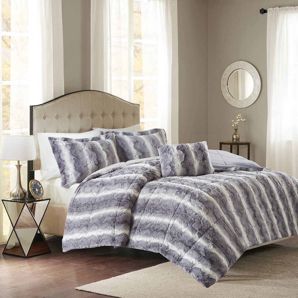 4PC Faux Fur Comforter Set. Picture 4