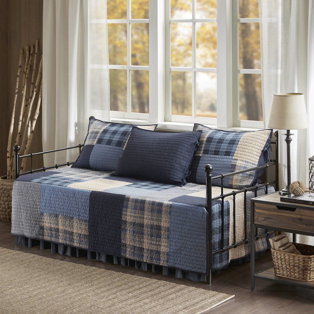 Winter Hills 5 pcs Day bed. Picture 1