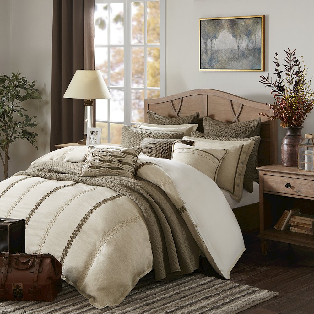 Chateau Comforter Set, Linen color. Picture 1