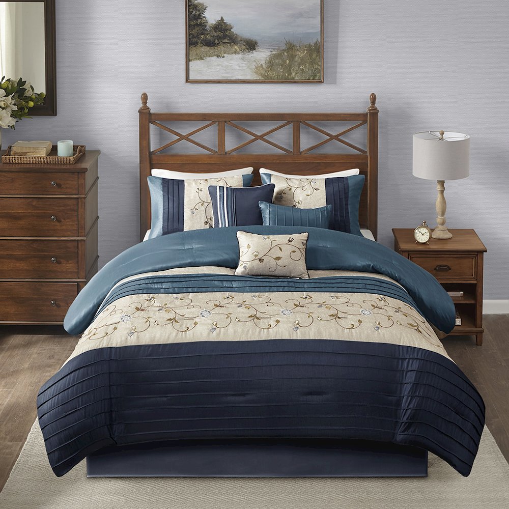 Embroidered 7 Piece Comforter Set. Picture 3
