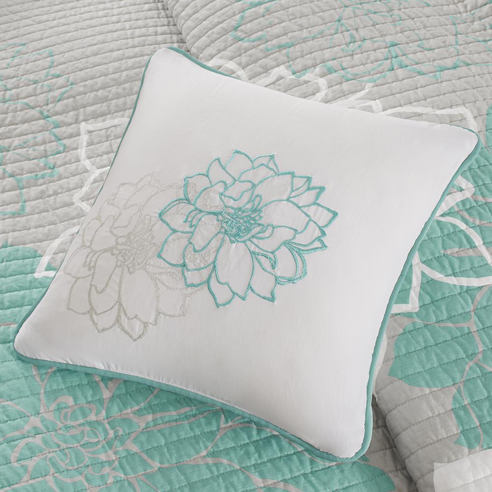 6 Piece Printed Cotton Quilt Set with Throw Pillows. Picture 1