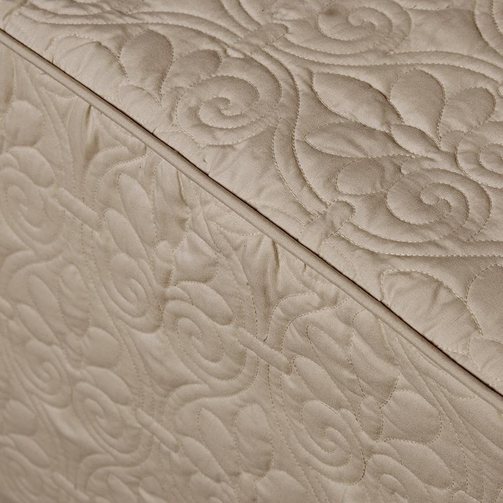 3 Piece Split Corner Pleated Quilted Bedspread. Picture 2