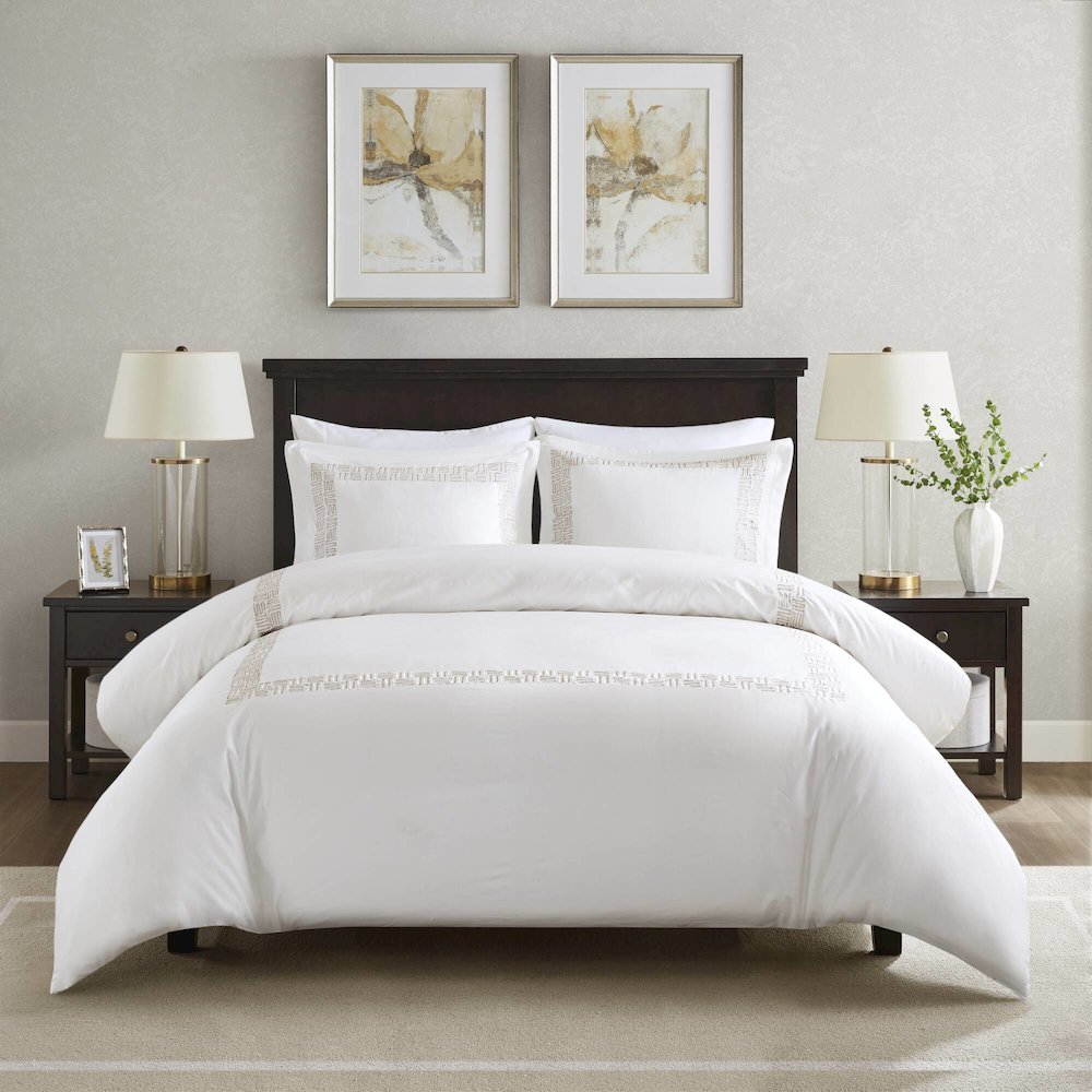 3 Piece Cotton Sateen with Embroidery Duvet Set. Picture 2