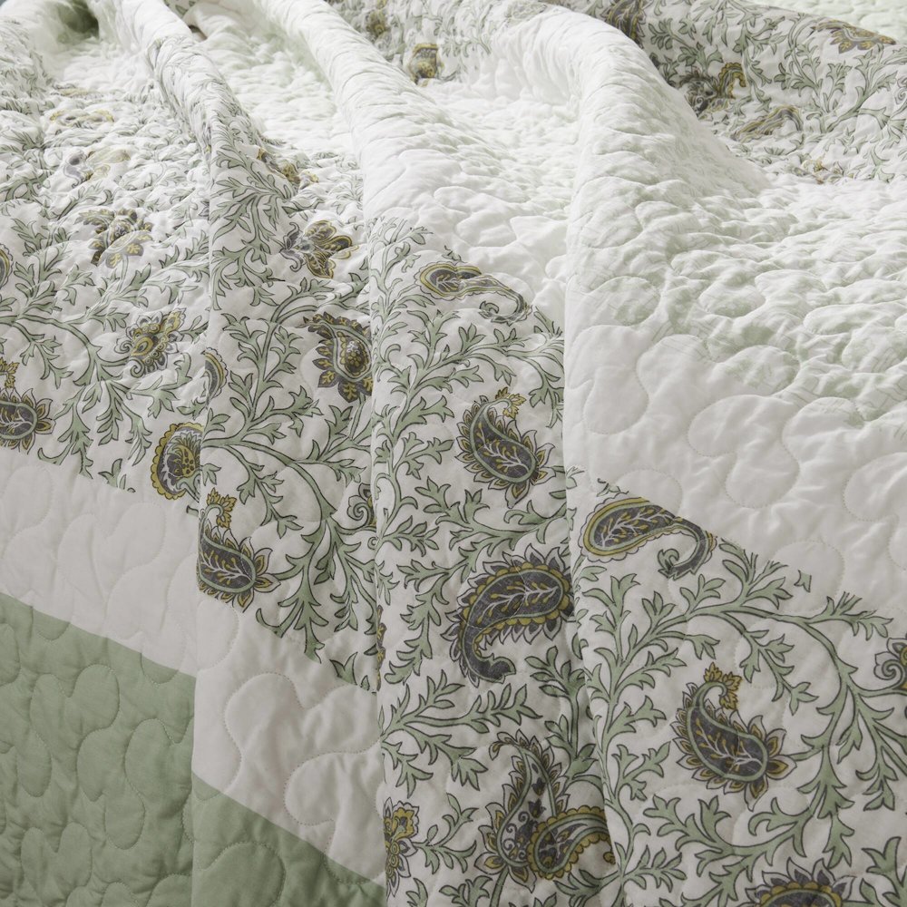 6 Piece Cotton Percale Quilt Set with Throw Pillows. Picture 2