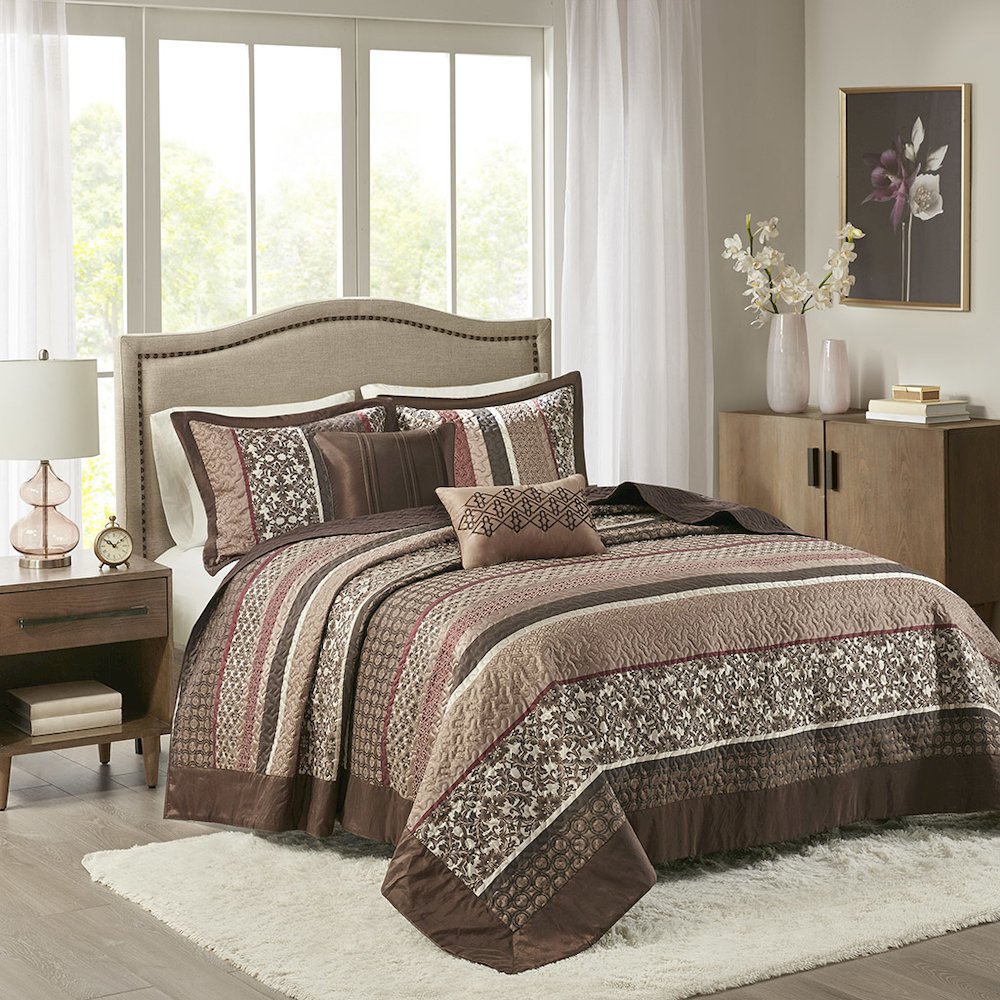 5 Piece Reversible Jacquard Bedspread Set. Picture 4