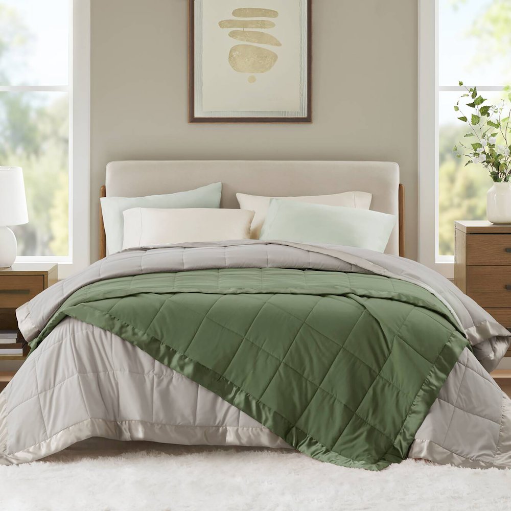 Windom Lightweight Down Alternative Blanket with Satin Trim. Picture 3