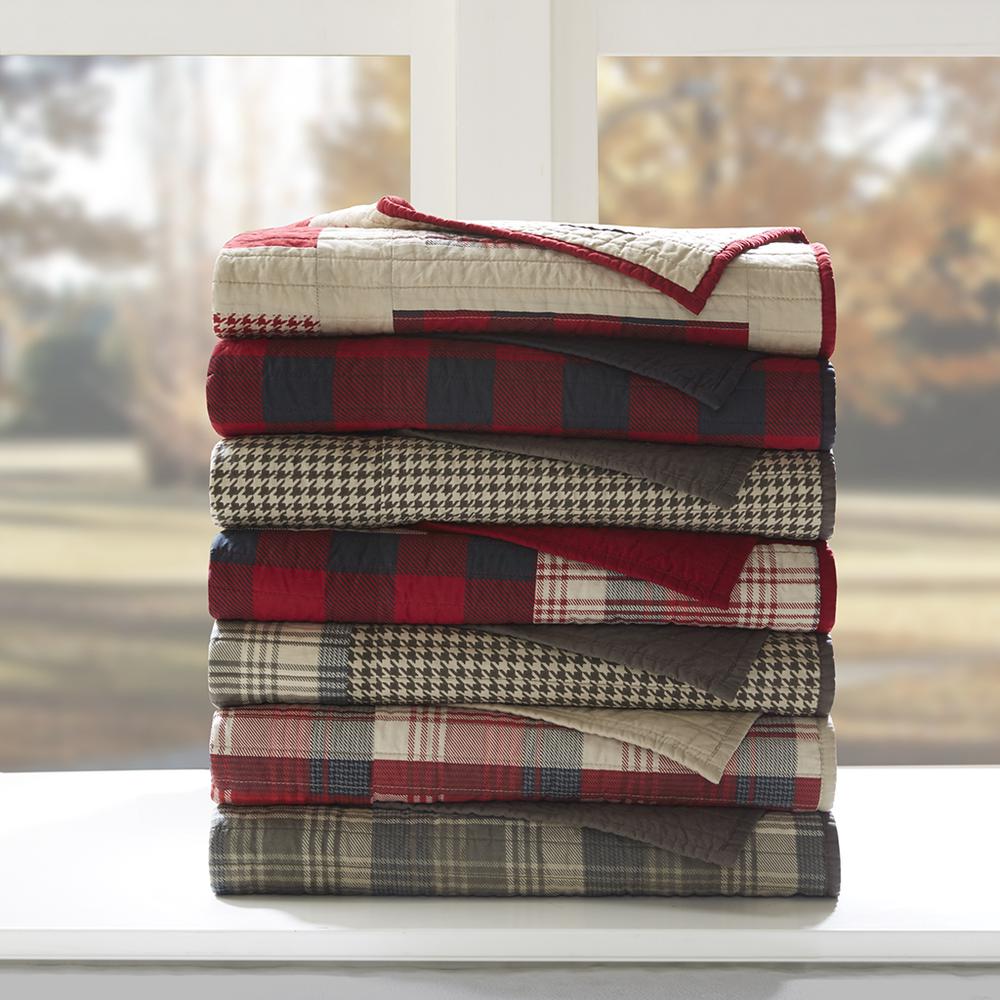 Quilted Throw. Picture 2