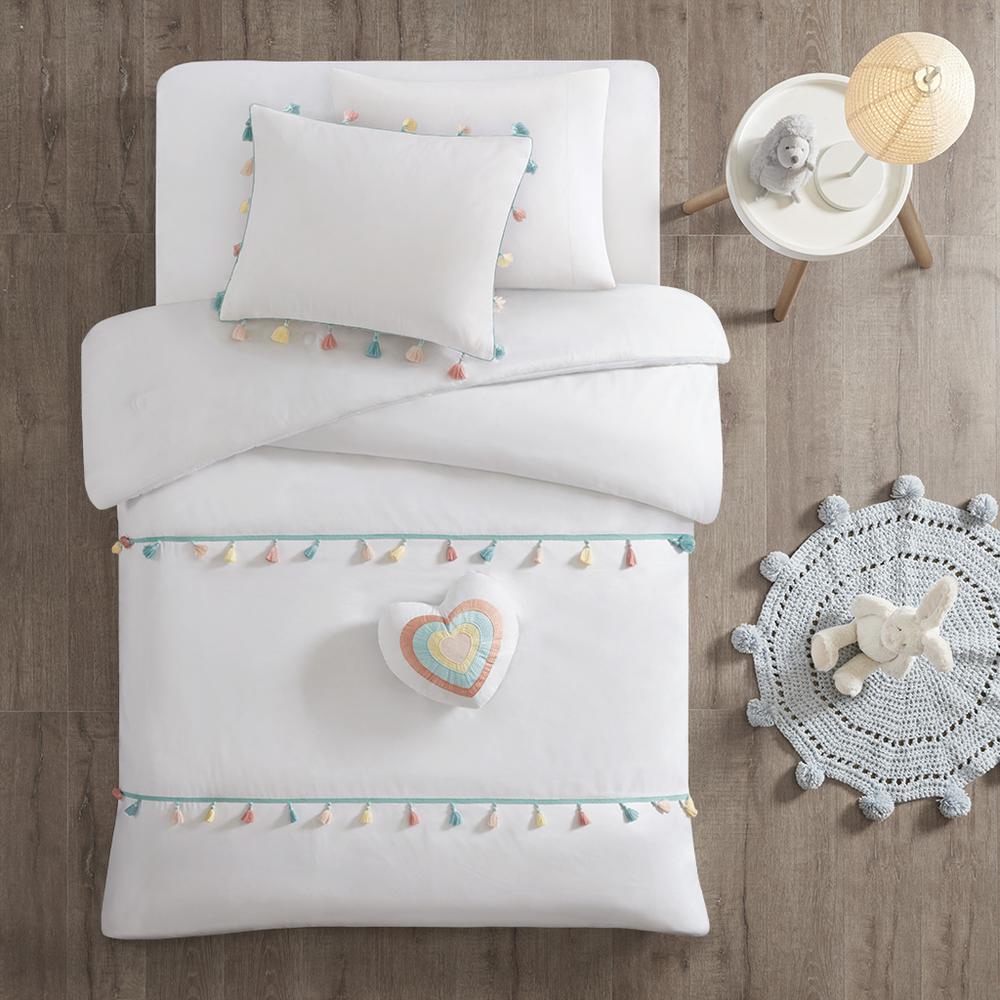 Tassel Comforter Set with Heart Shaped Throw Pillow. Picture 5