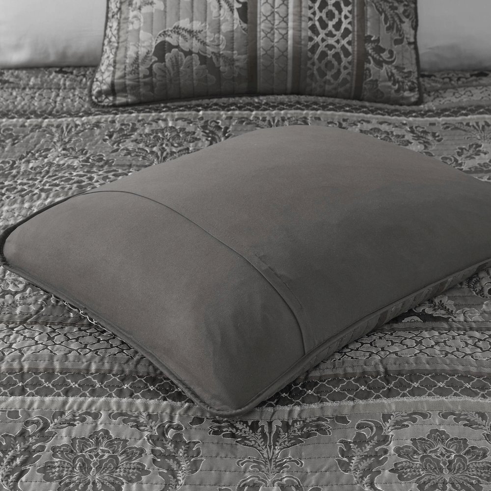 6 Piece Jacquard Quilt Set with Throw Pillows. Picture 4