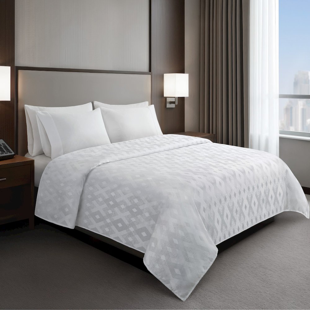 Jacquard Essential Nova Coverlet. Picture 4