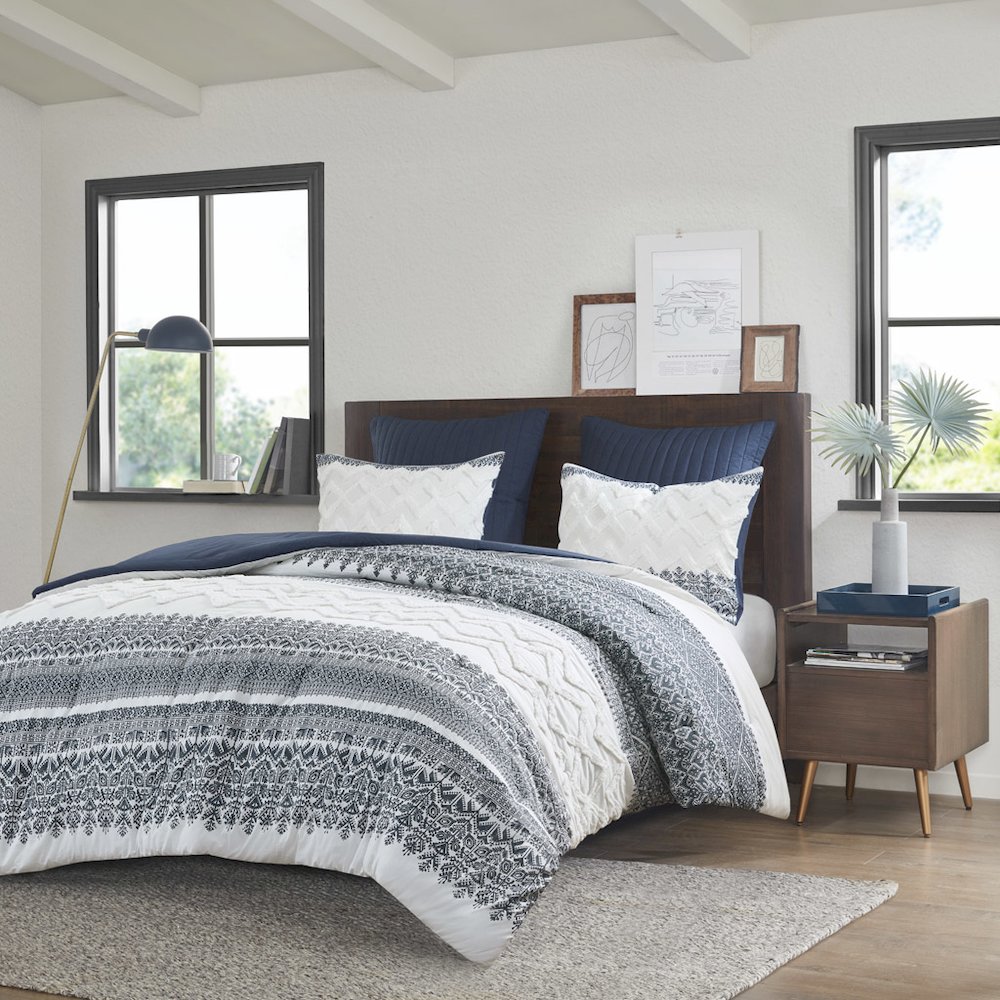 3 Piece Cotton Comforter Set with Chenille Tufting. Picture 4