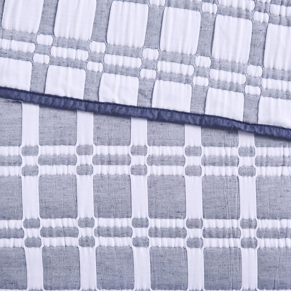 3 Piece Reversible Matelasse Coverlet Set. Picture 3
