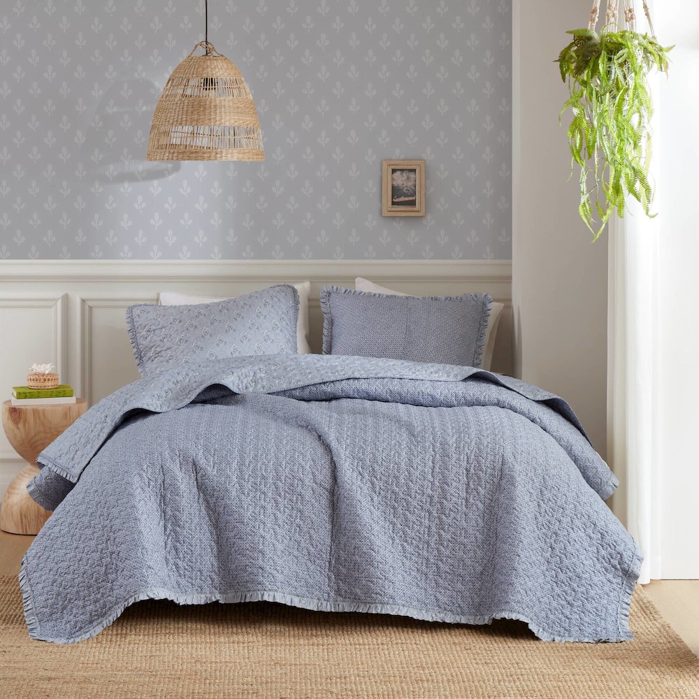 Linwood Ruffle Printed Quilt Set. Picture 5
